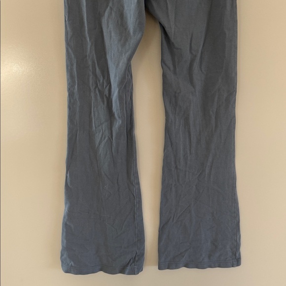 Brandy Melville Yoga Flare Pants Womens Medium Blue Gray Drawstring - Picture 7 of 8